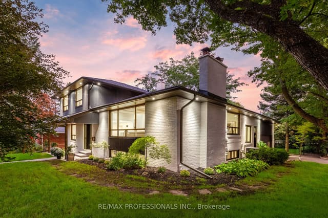 Detached at 15 Bell Royal Court, Toronto, ON M9A 4G7, Toronto W08
