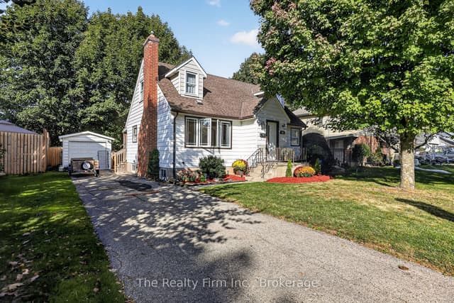 Detached at 325 Victoria Street N, Woodstock, ON N4S 6W6