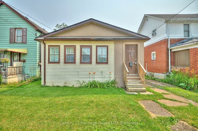 Detached at 231 Dufferin Street, Fort Erie, ON L2A 2T7