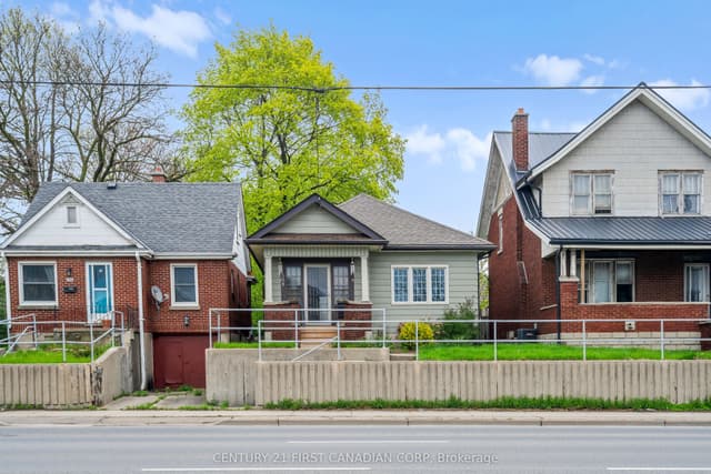 Detached at 594 Highbury Avenue N, London East, ON N5W 4K9