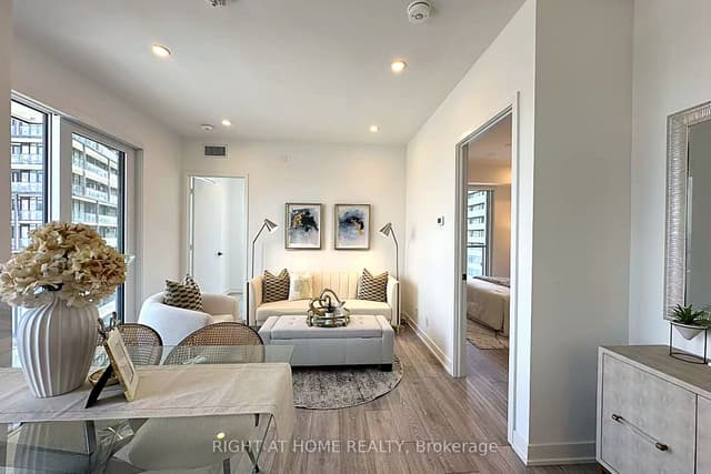 Condo Apartment at 108 Peter Street 3302, Toronto, ON M5V 0W2, Toronto C01