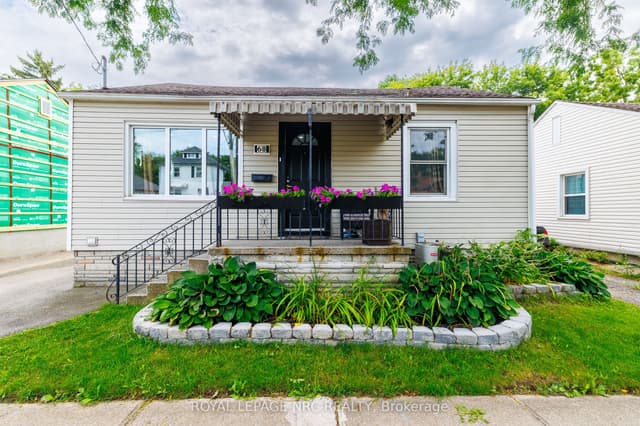 Detached at 68 Carlton Street, St. Catharines, ON L2R 1P8