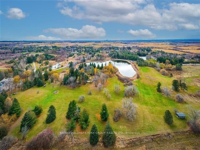 Detached at 250 South Summit Farm Road, King, ON L7B 1J8