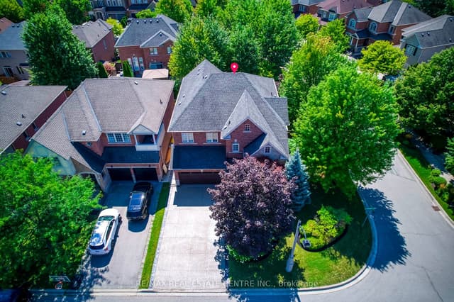 Detached at 290 Duskywing Way, Oakville, ON L6L 6X6