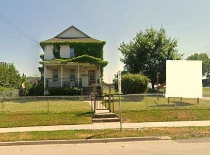Detached at 5602 Robinson Street, Niagara Falls, ON L2G 2A8