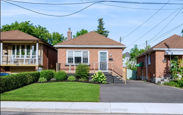 Detached at 256 East 25th Street, Hamilton, ON L8V 3A7