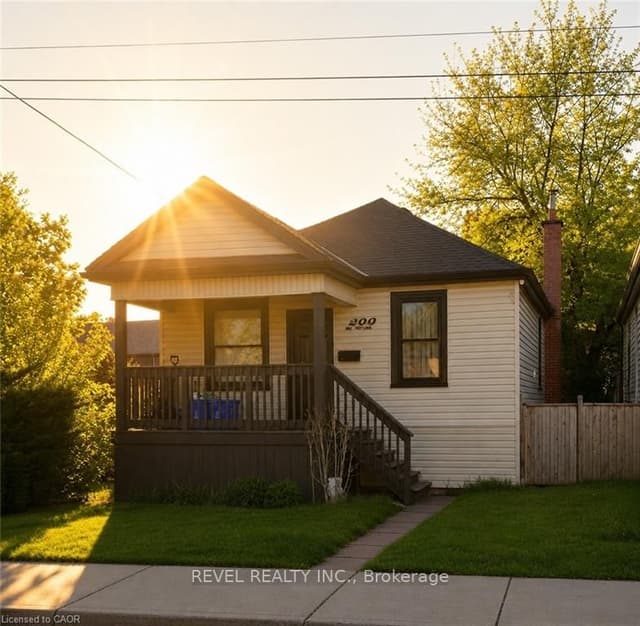 Detached at 222 Kensington Avenue N, Hamilton, ON L8L 7N7