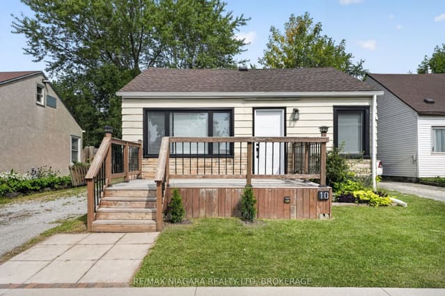 Detached at 10 Churchill Avenue, Welland, ON L3B 4Y5