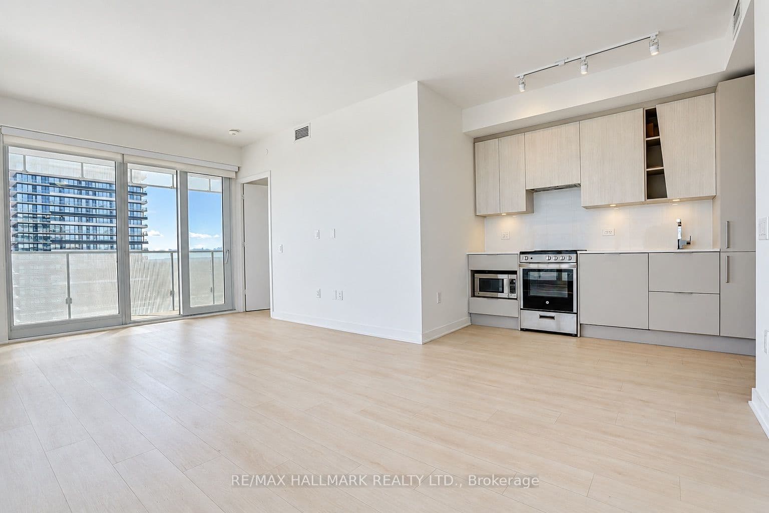 Suite 5504 · Floor 55, Unit 5504 · 3900 Confederation Pkwy