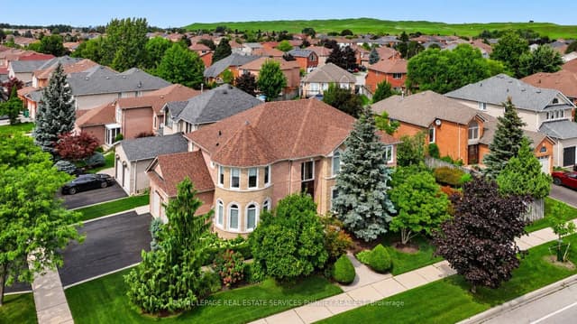 Detached at 5563 Whitehorn Avenue, Mississauga, ON L5V 2E2