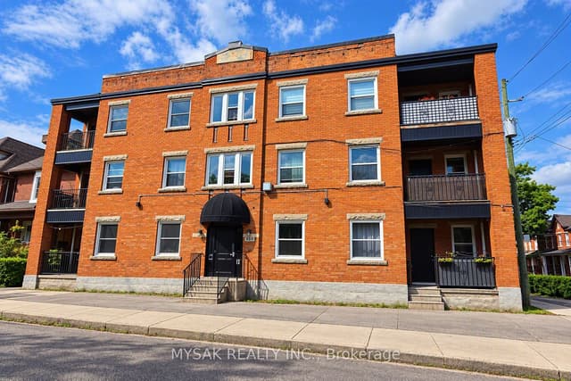 Multiplex at 455 King William Street, Hamilton, ON L8L 1R1