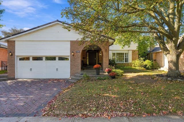 Detached at 1125 Grand Boulevard, Oakville, ON L6H 2X2