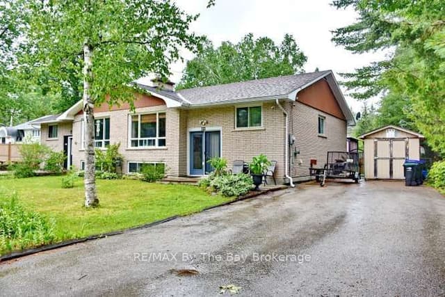 Detached at 60 53rd Street S, Wasaga Beach, ON L9Z 1W8