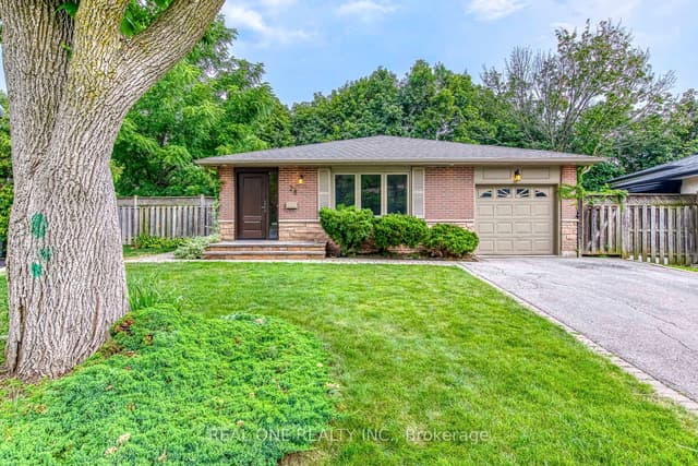 Detached at 28 Osborne Crescent, Oakville, ON L6H 1G1