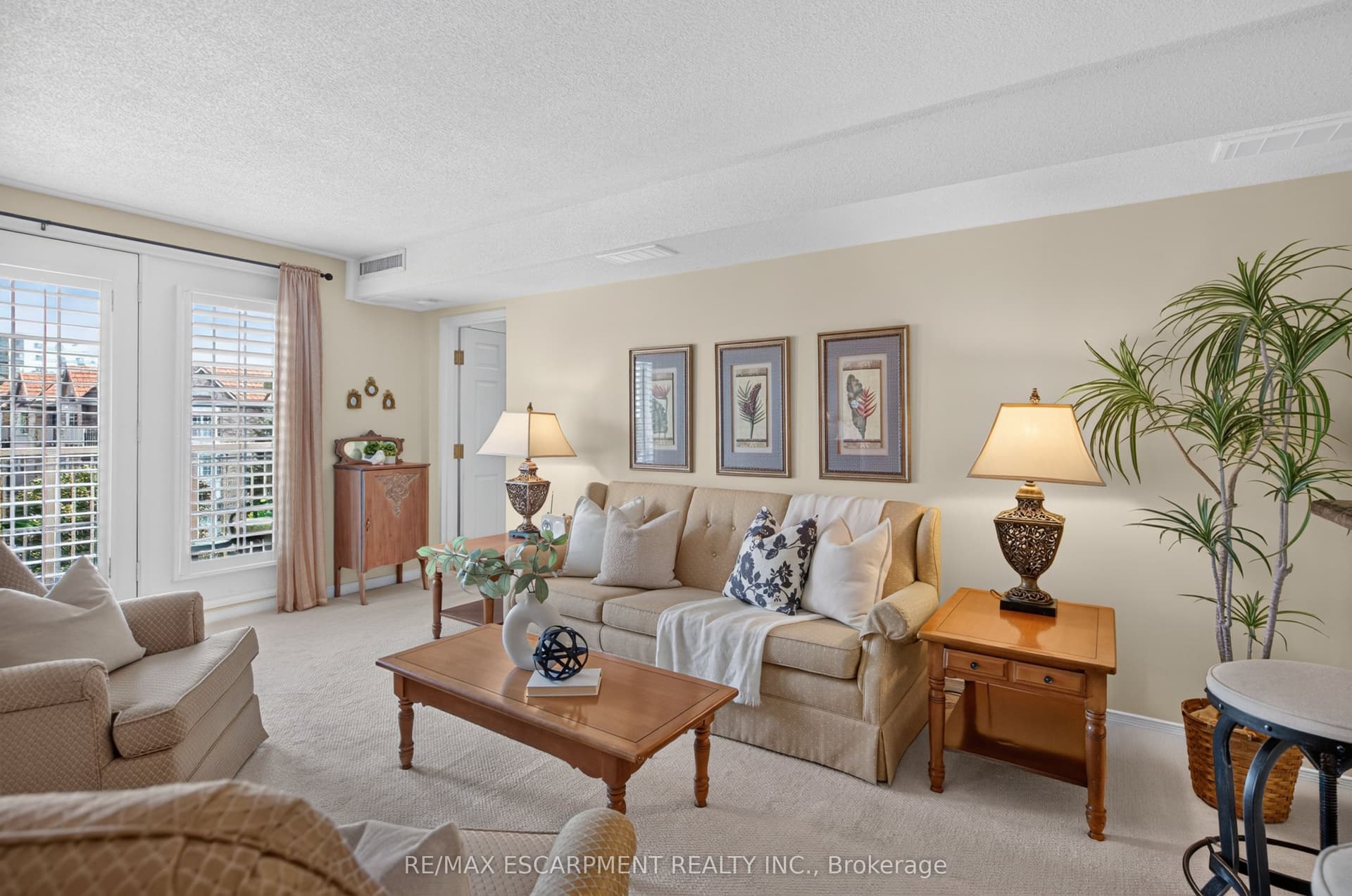 Suite B404, Unit B404 · 216 Plains Rd W