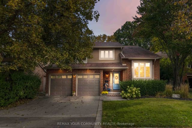 Detached at 2332 Folkway Drive, Mississauga, ON L5L 3B6