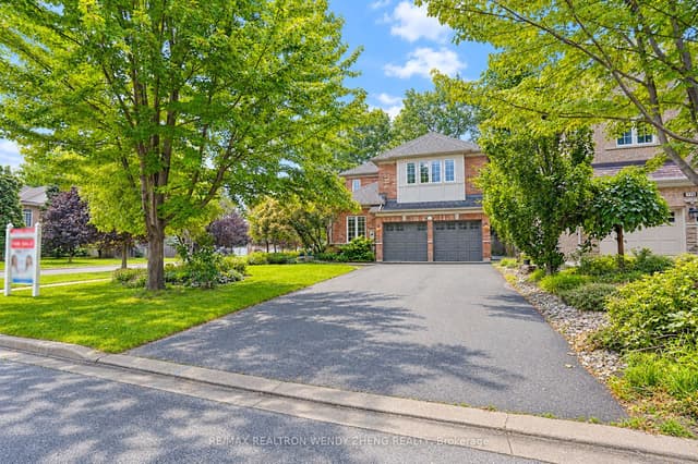 Detached at 180 Stave Crescent, Richmond Hill, ON L4C 0S8