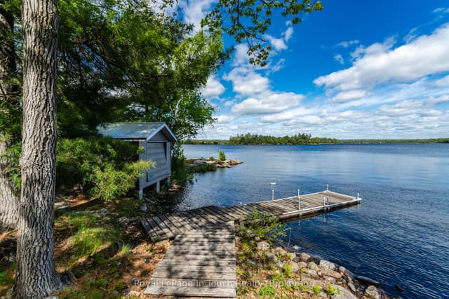 Detached at 1916 Six Mile lake Shore Island, Georgian Bay, ON L0K 1S0
