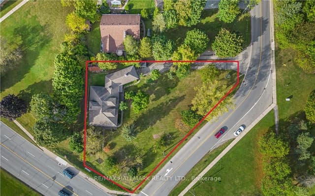 Detached at 21 First Avenue, Welland, ON L3C 1X7