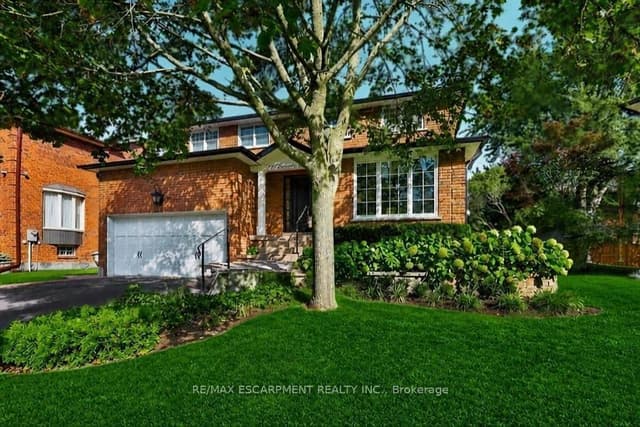 Detached at 126 Wanita Road, Mississauga, ON L5G 1B8