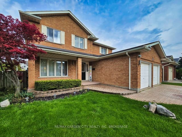Detached at 20 CONSIGLIA Drive, St. Catharines, ON L2S 3M8