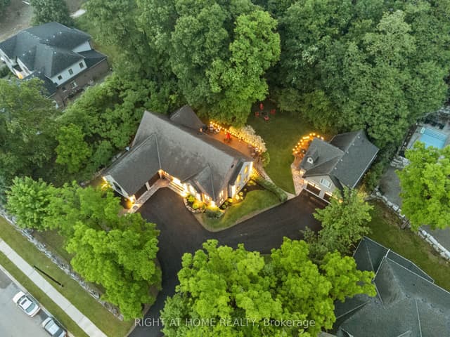 Detached at 515 Hamilton Drive, Hamilton, ON L9G 2A9