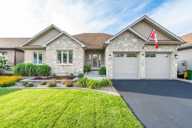 Detached at 10 Noble Crescent, Petawawa, ON K8H 0G1