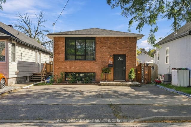 Detached at 34 Grantham Avenue S, St. Catharines, ON L2P 3B4
