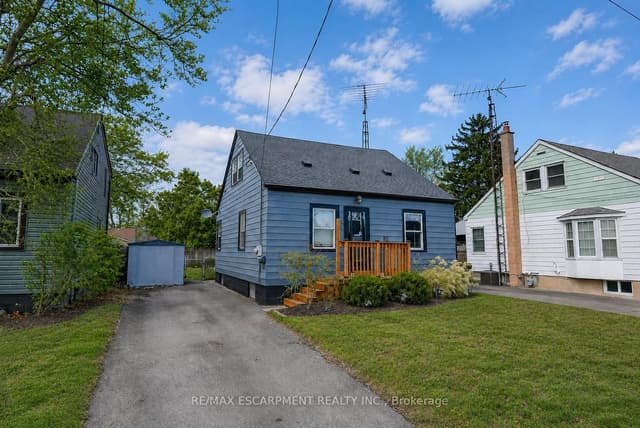 Detached at 85 Grass Avenue, St. Catharines, ON L2R 1T2