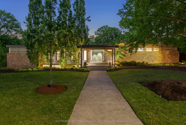 Detached at 105 Marsdale Drive, St. Catharines, ON L2T 3T3