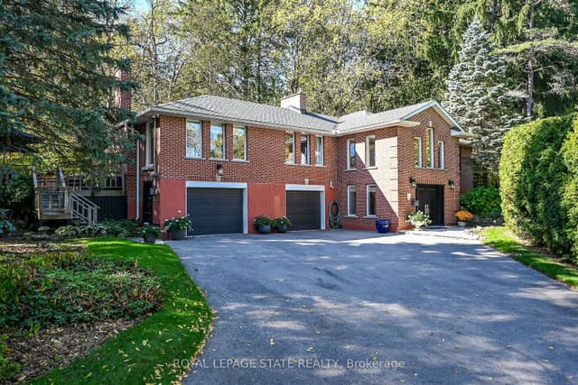 Detached at 311 Golf Links Road, Hamilton, ON L9G 2N6