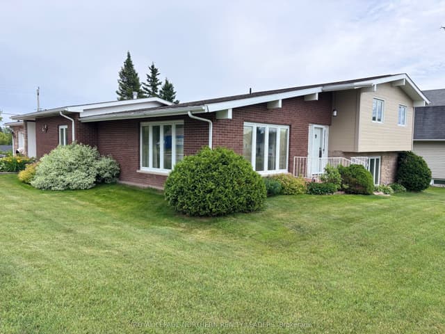 Detached at 324 Third Avenue, Cochrane, ON P0L 1C0