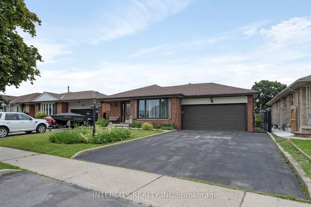 Detached at 7279 Vernor Drive, Mississauga, ON L4T 2P5