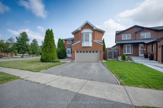 Detached at 38 Mckillop Court, Brampton, ON L6Y 3J2