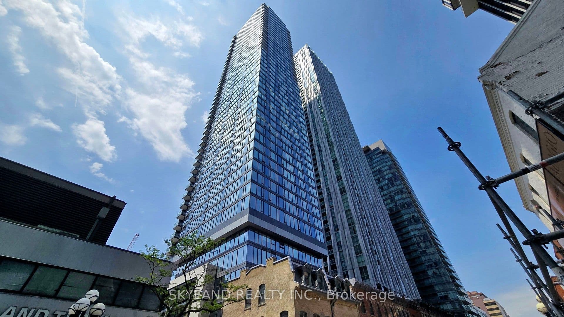 Suite 4305 · Floor 43, Unit 4305 · 8 Cumberland St