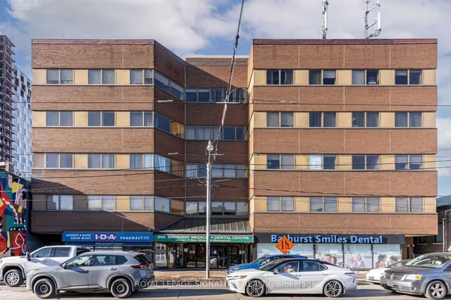 Office at 800 Bathurst Street 206, Toronto, ON M5R 3M8, Toronto C02