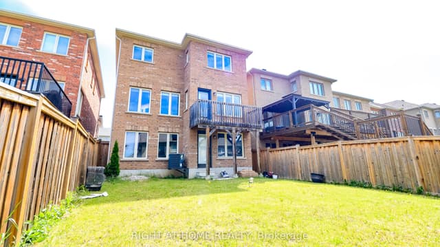 Detached at 8 Cherry Lane, New Tecumseth, ON L9R 0M1