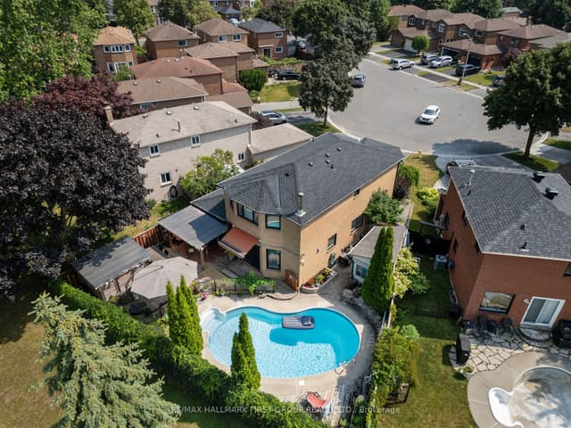 Detached at 11 Bowers Court, Ajax, ON L1T 2L6