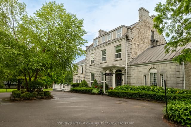 Detached at 8 Starr Place, Kingston, ON K7L 4V1