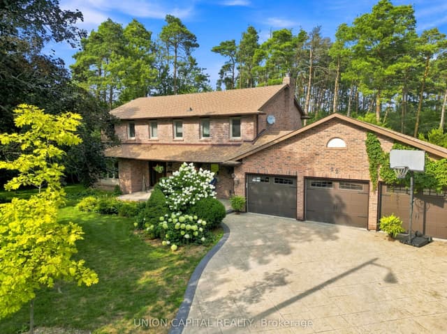 Detached at 22 Cynthia Crescent, Richmond Hill, ON L4E 2P8