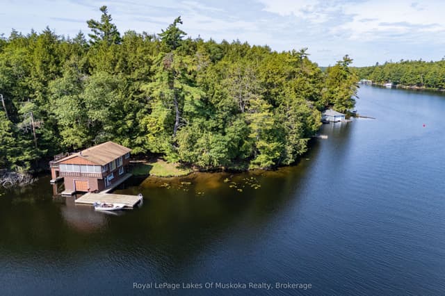 Detached at 2115 Lake Muskoka, Muskoka Lakes, ON P0C 1M0