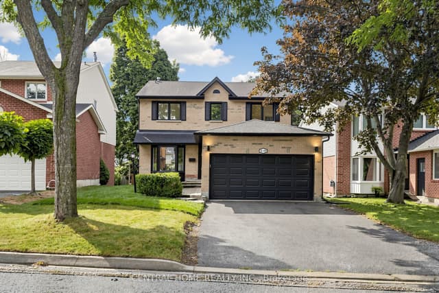 Detached at 15 Closs Square, Aurora, ON L4G 5H9