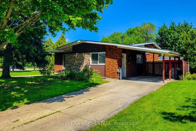 Detached at 1 Vera Court, Hamilton, ON L8K 4G7
