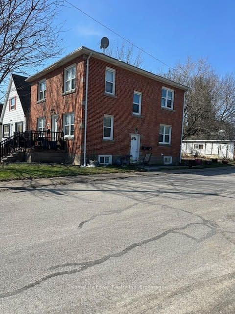 Triplex at 4077 Hickson Avenue, Niagara Falls, ON L2E 3K1