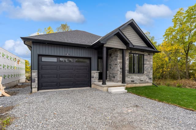 Detached at 161 Forks Road, Welland, ON L3B 6C5