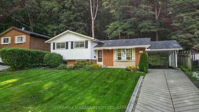 Detached at 150 Woodside Drive, St. Catharines, ON L2T 1X2