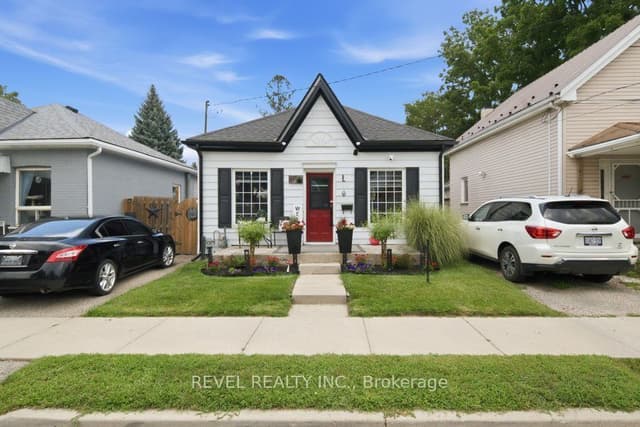 Detached at 11 Esther Street, Brantford, ON N3S 6K3