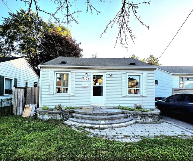 Detached at 7178 Lancaster Avenue, Mississauga, ON L4T 2L2