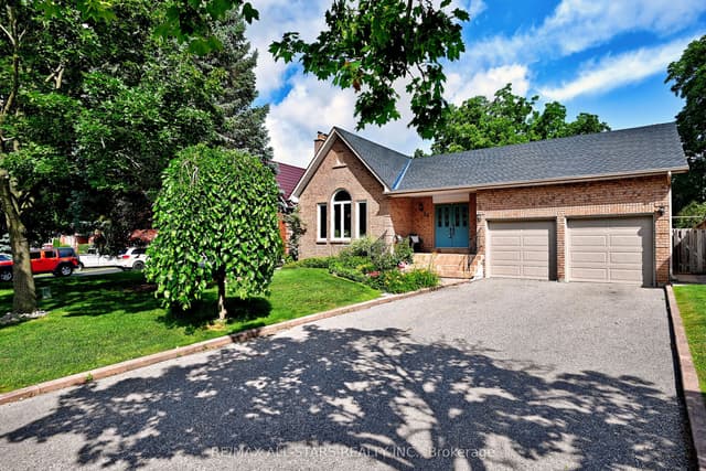Detached at 34 Captain Armstrong Lane, Markham, ON L3P 3C9