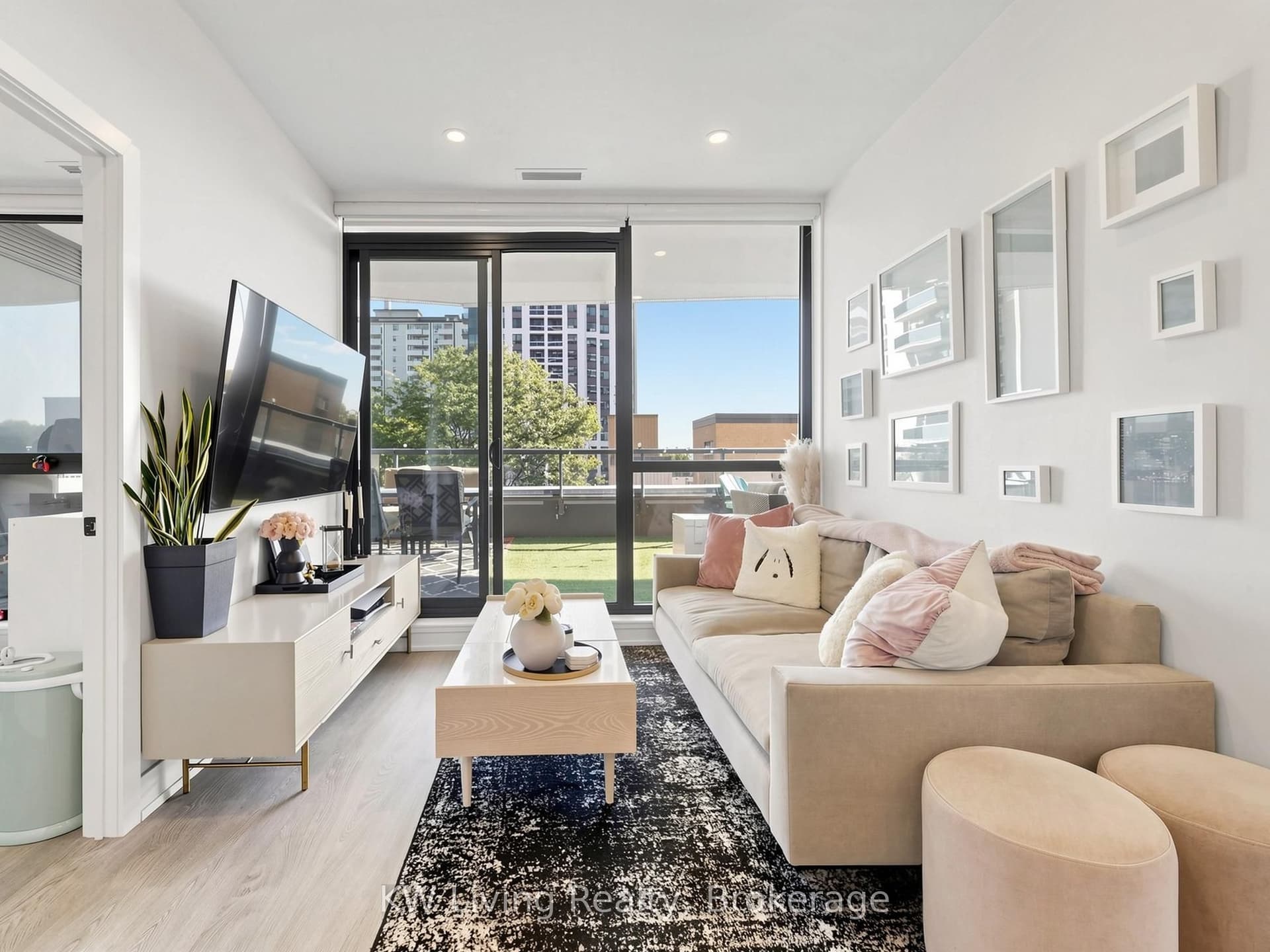 Suite 406 · Floor 4, Unit 406 · 11 Lillian St